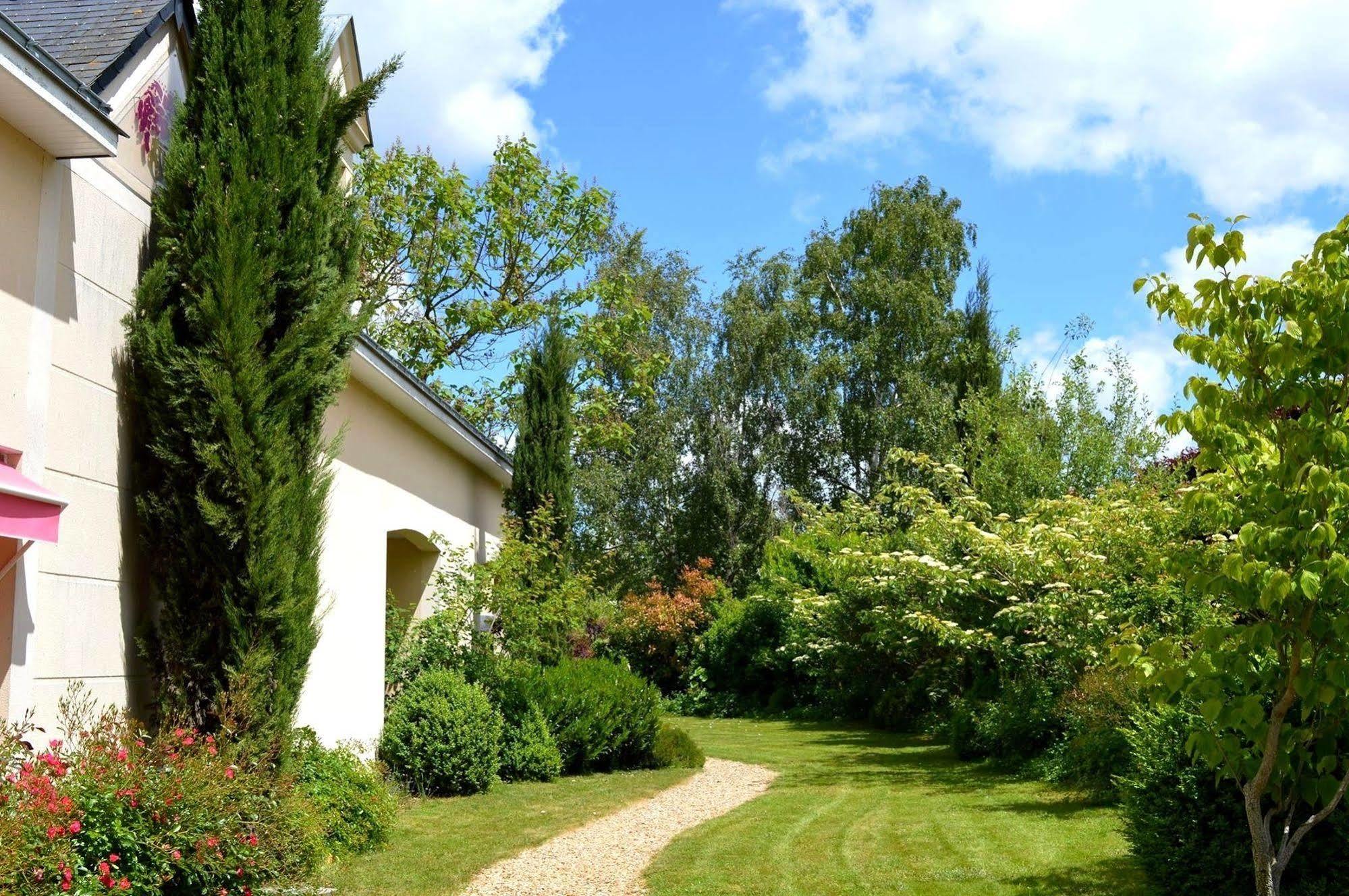 Logis Auberge Bienvenue Doué-la-Fontaine Esterno foto