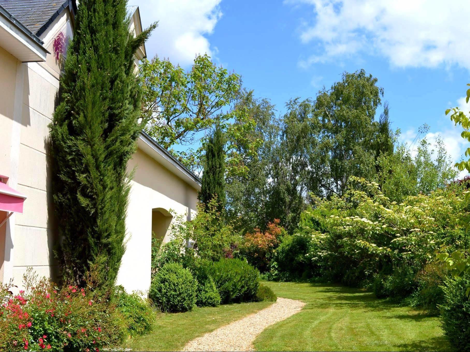 Logis Auberge Bienvenue Doué-la-Fontaine Esterno foto